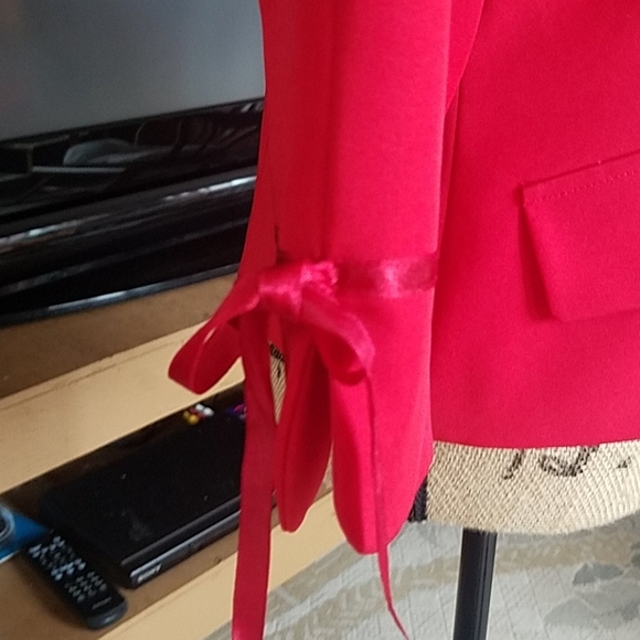 Red jacket - Picture 3 of 8